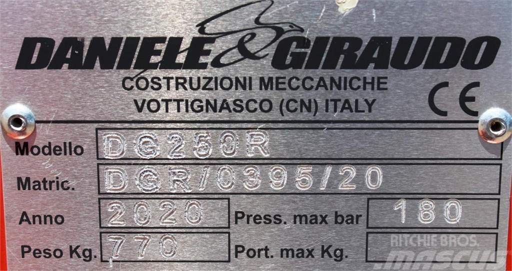  Heckbagger DG 250 R ( Daniele & Giraudo ) Accesorios para carga frontal