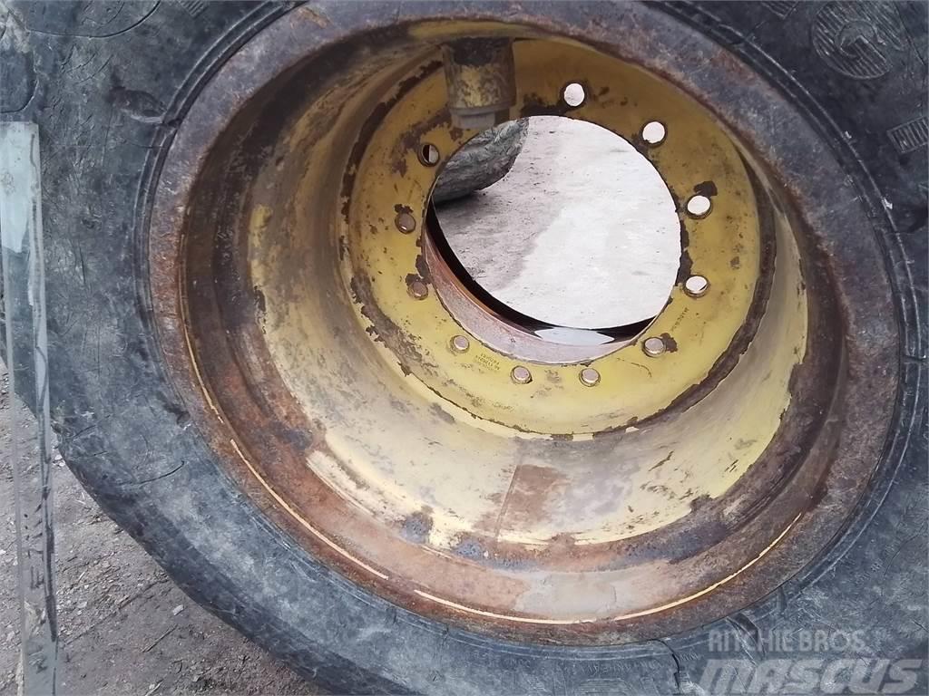 John Deere 1510E 28x26,5 Neumáticos, ruedas y llantas