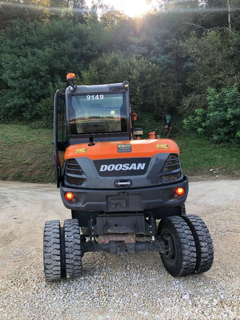Doosan DX 57 W Excavadoras de ruedas