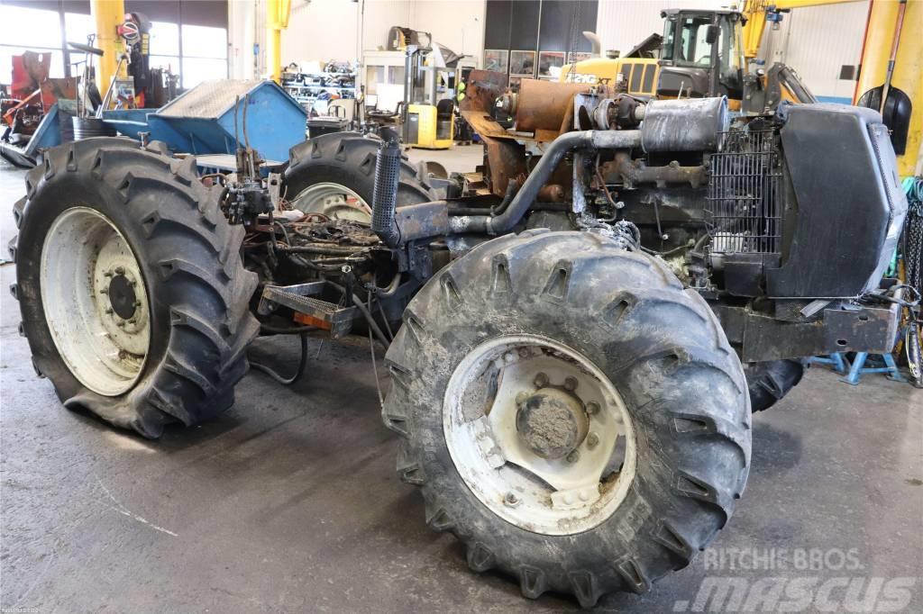 Valtra Valmet 6200 dismantled. Only spare parts Tractores