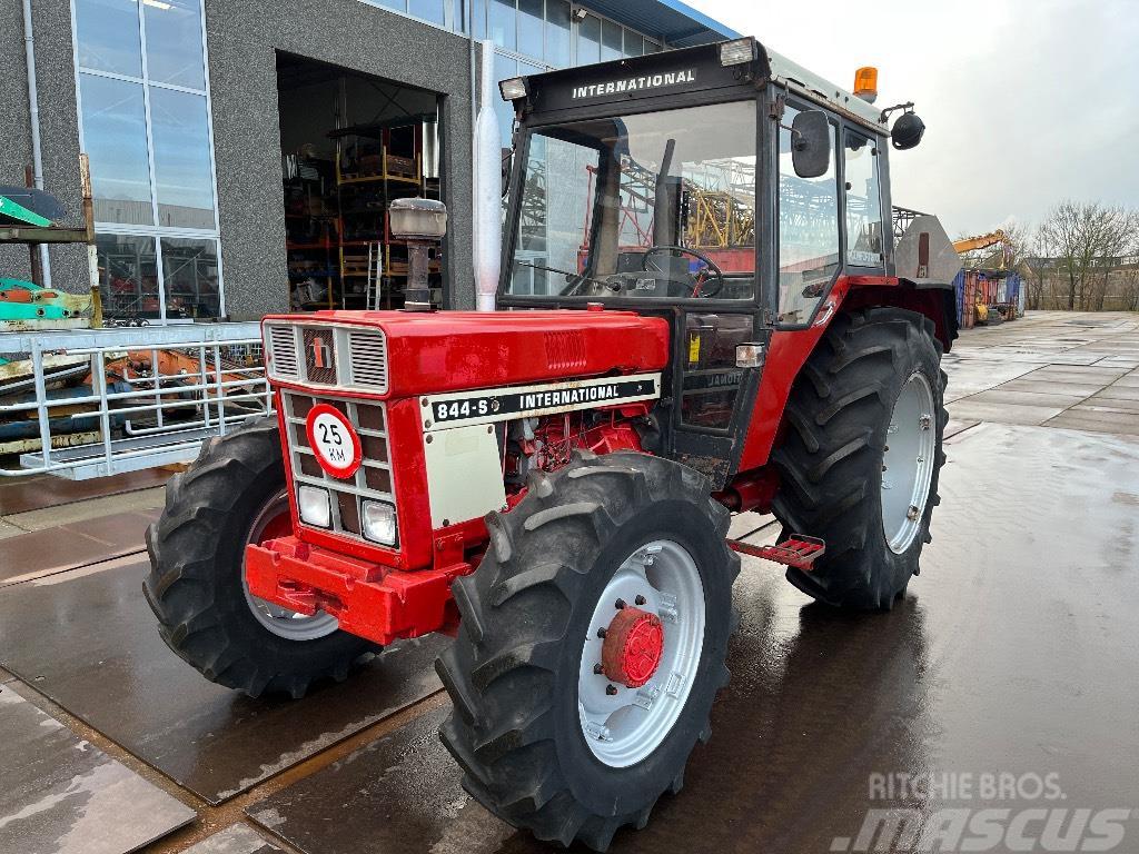International 844 S 4x4 Tractores