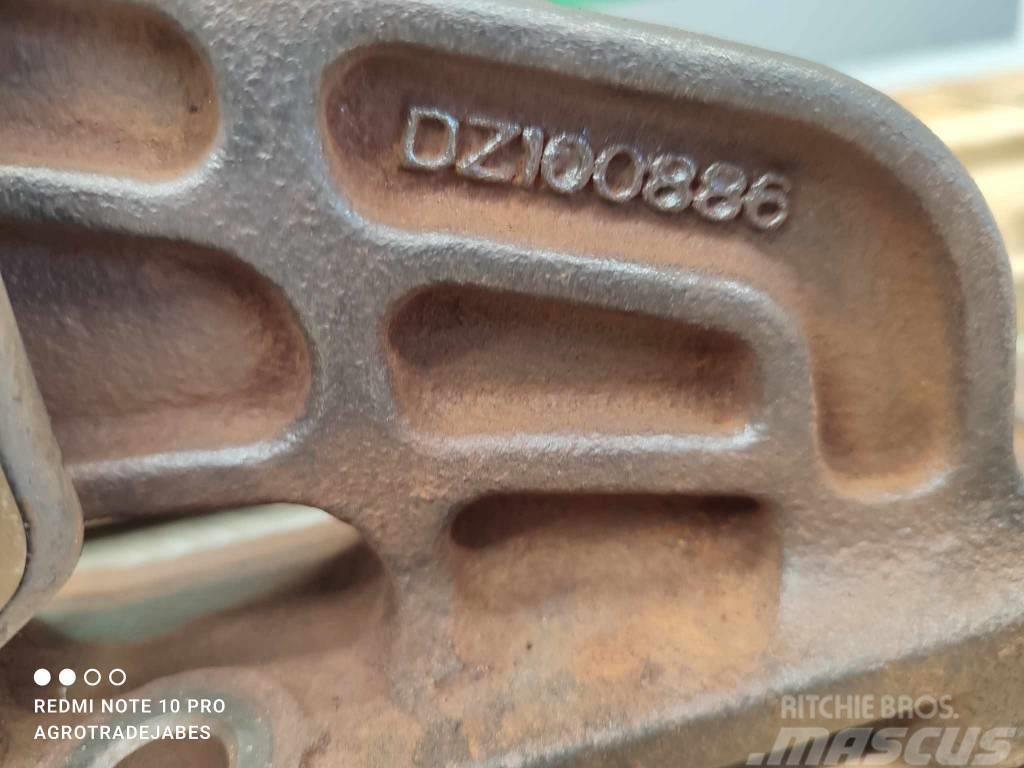John Deere 6155R (DZ100885) bracket Motores