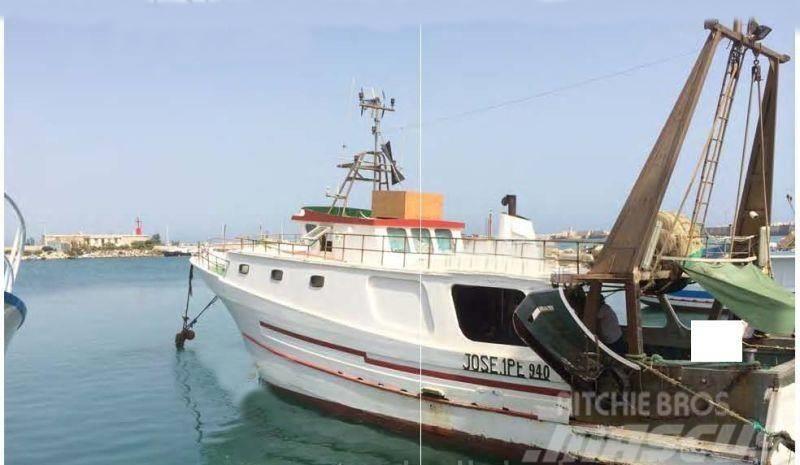  Barco de pesca denominada "Jose" Fishing boat Otros componentes - Transporte
