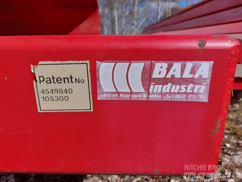 Bala Paalinkeräysvaunu Otros equipos usados para la recolección de forraje
