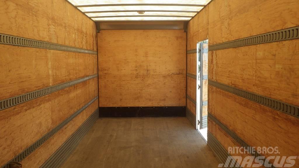 Freightliner M2 106 Camiones caja cerrada