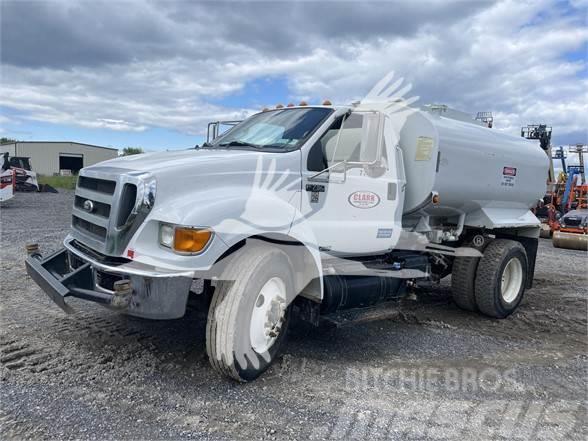Ford F750 XL Camiones cisterna