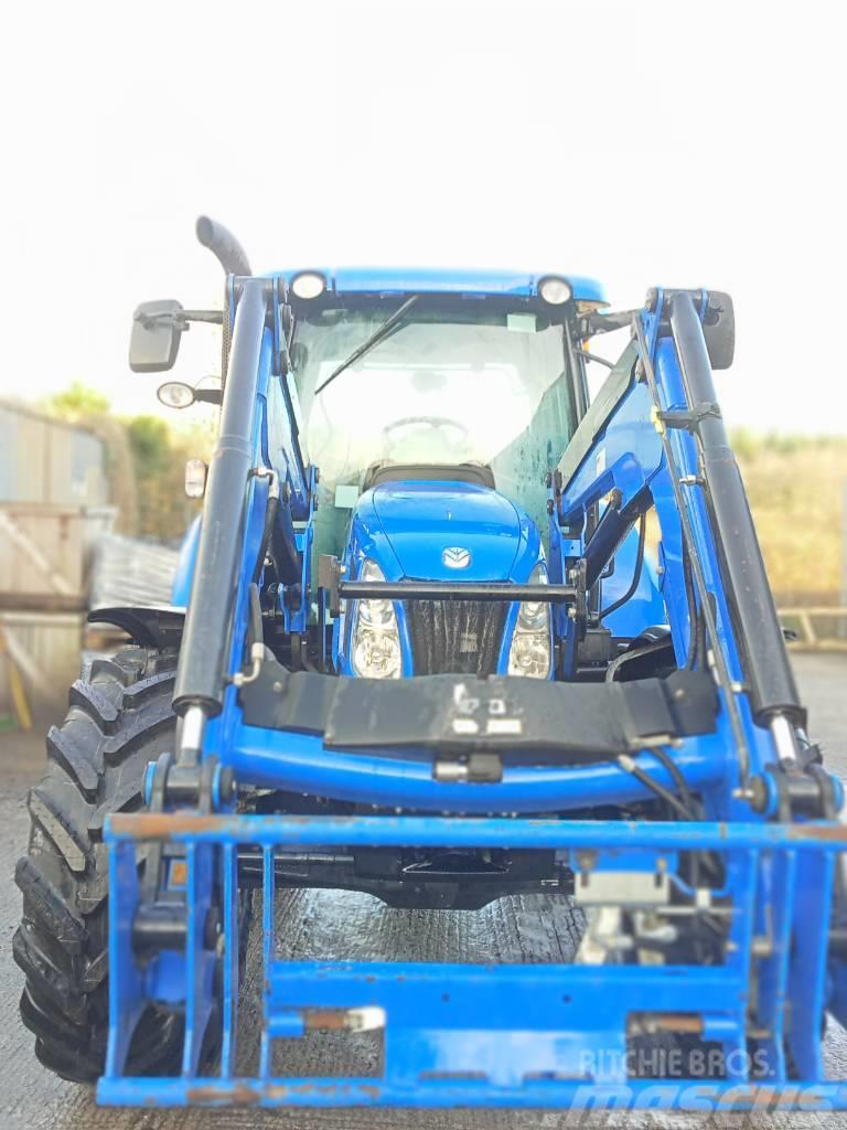 New Holland T6.140 with loader Tractores