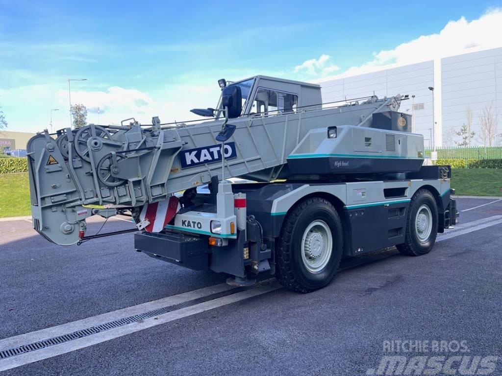 Kato MR220 City Crane - Only 203 kms from NEW !!! Grúas todo terreno