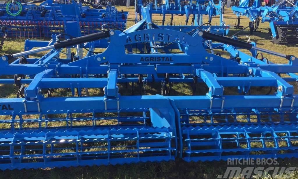 Agristal Hydraulically folding seedbed cultivator/ Cultivadores