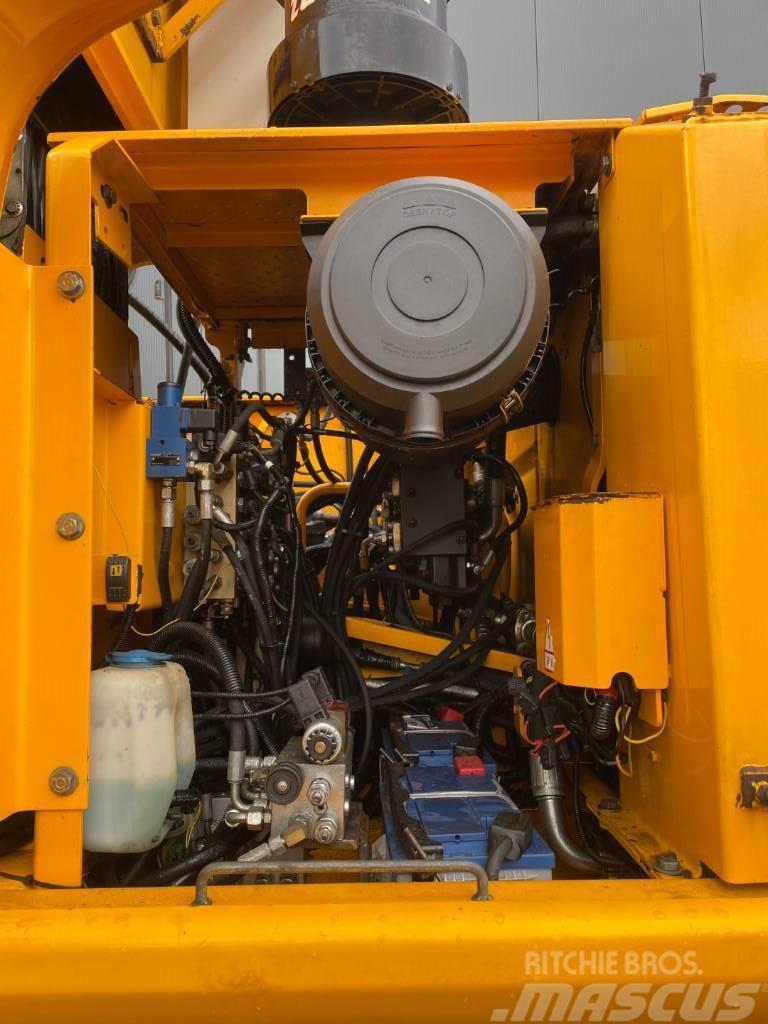 JCB JS200W  --  Generator  --  rotating grapple Excavadoras de manutención