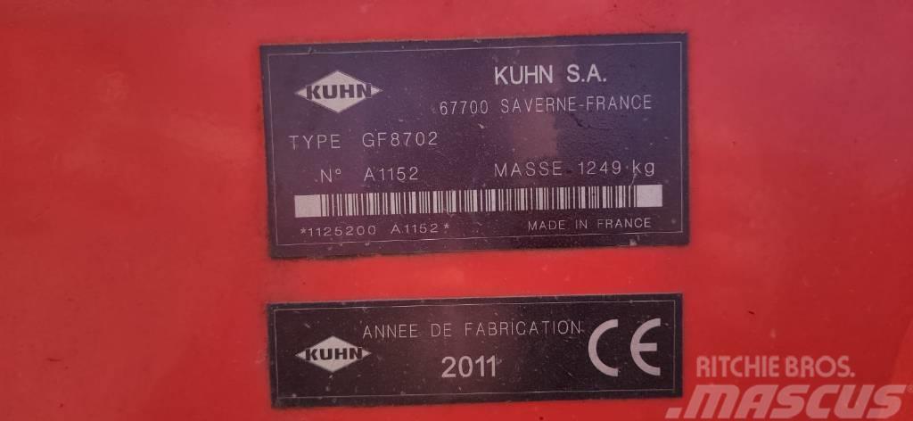 Kuhn GF8702 Rastrillos y henificadores