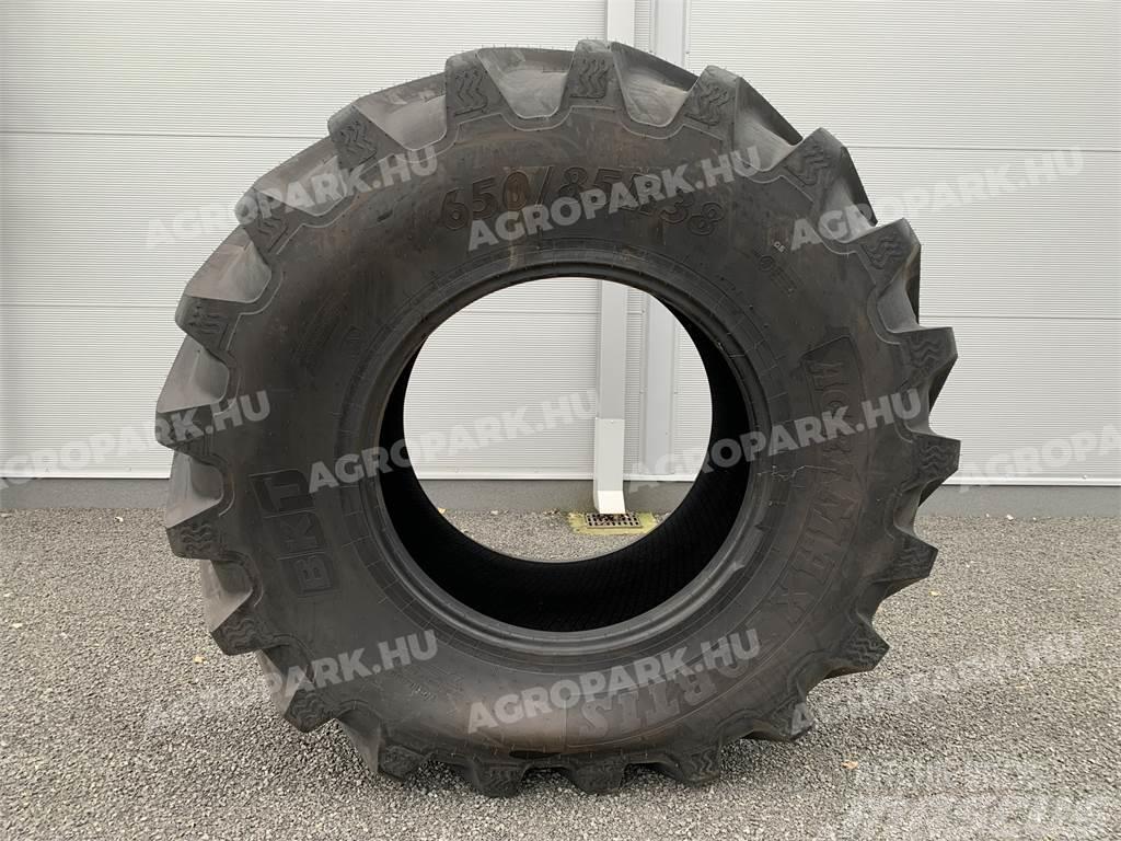 BKT tire in size 650/85R38 Neumáticos, ruedas y llantas