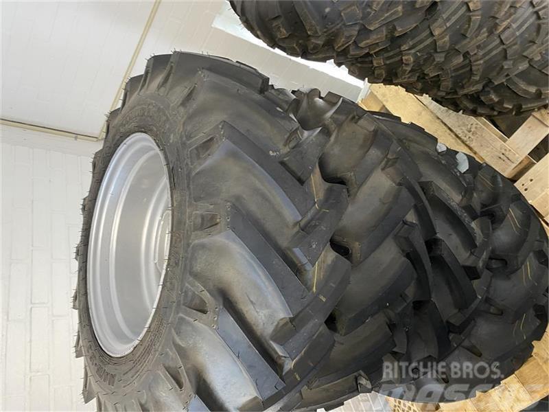 BKT 10.0/75-15.3 Neumáticos, ruedas y llantas