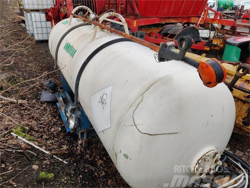  - - -  Fronttank 1500 liter Pulverizadores autopropulsados