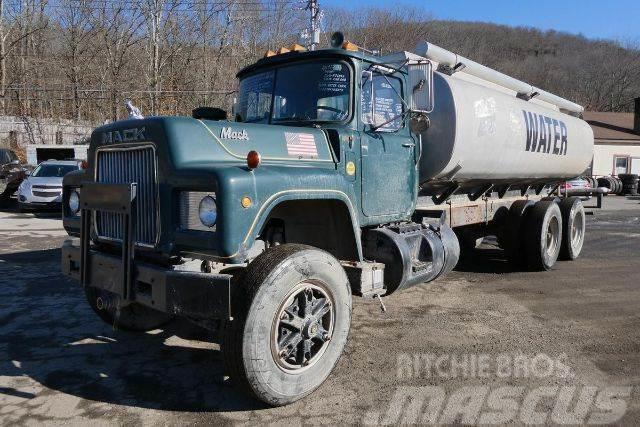 Mack RD686S Camiones cisterna