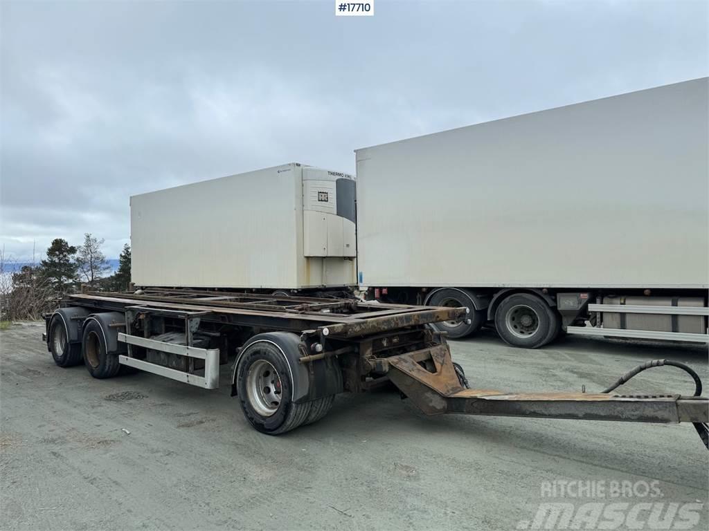 Istrail 3-axle hook trailer w/ tipper Otros semirremolques
