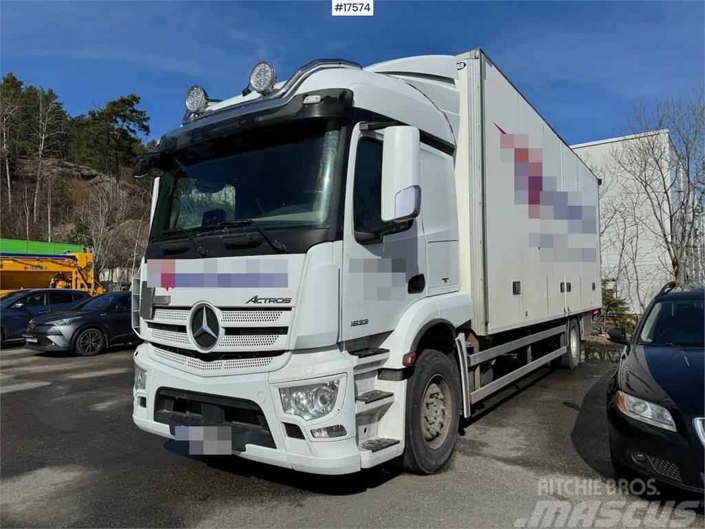 Mercedes-Benz Actros 1833 4x2 box truck w/ full side opening and Camiones caja cerrada
