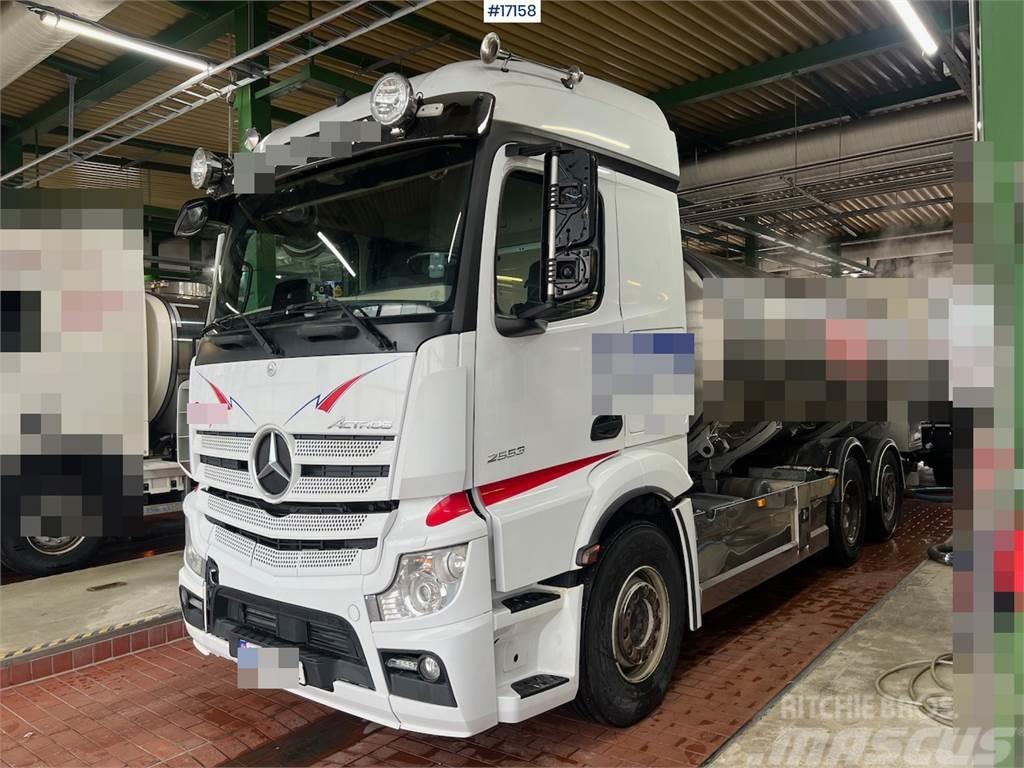 Mercedes-Benz Actros 2553 6x2 Chassis. WATCH VIDEO Camiones chasis