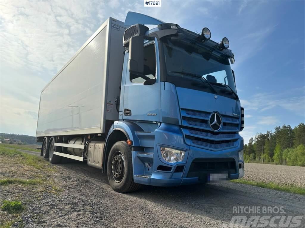 Mercedes-Benz Antons 6x2 Box truck w/ fridge/freezer unit. Camiones caja cerrada