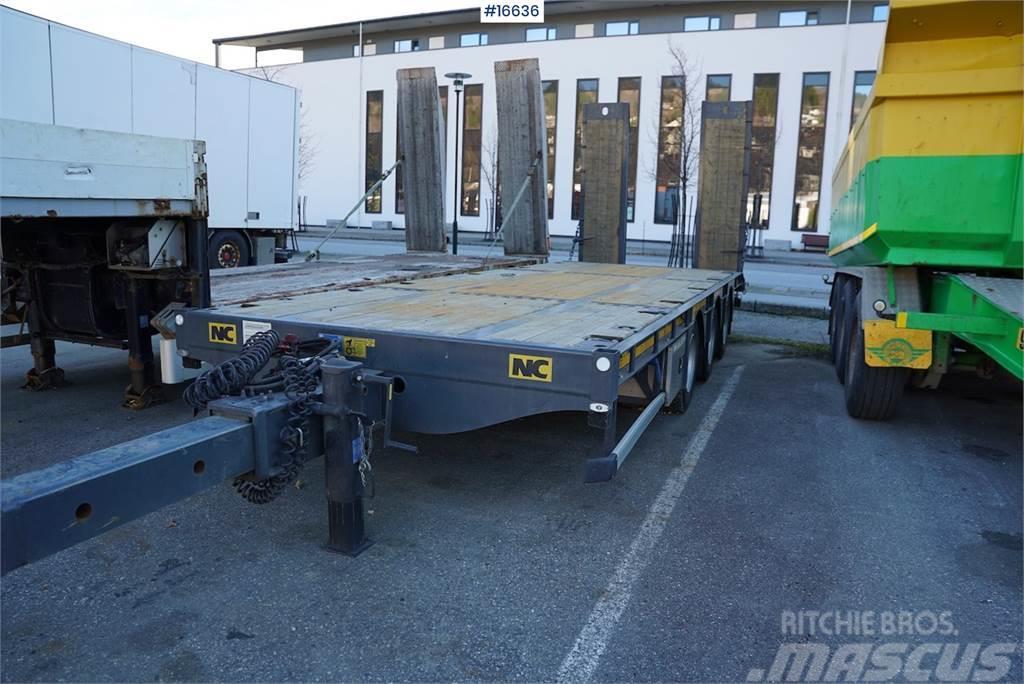 NC 3 axle machine trailer that is little used Otros remolques
