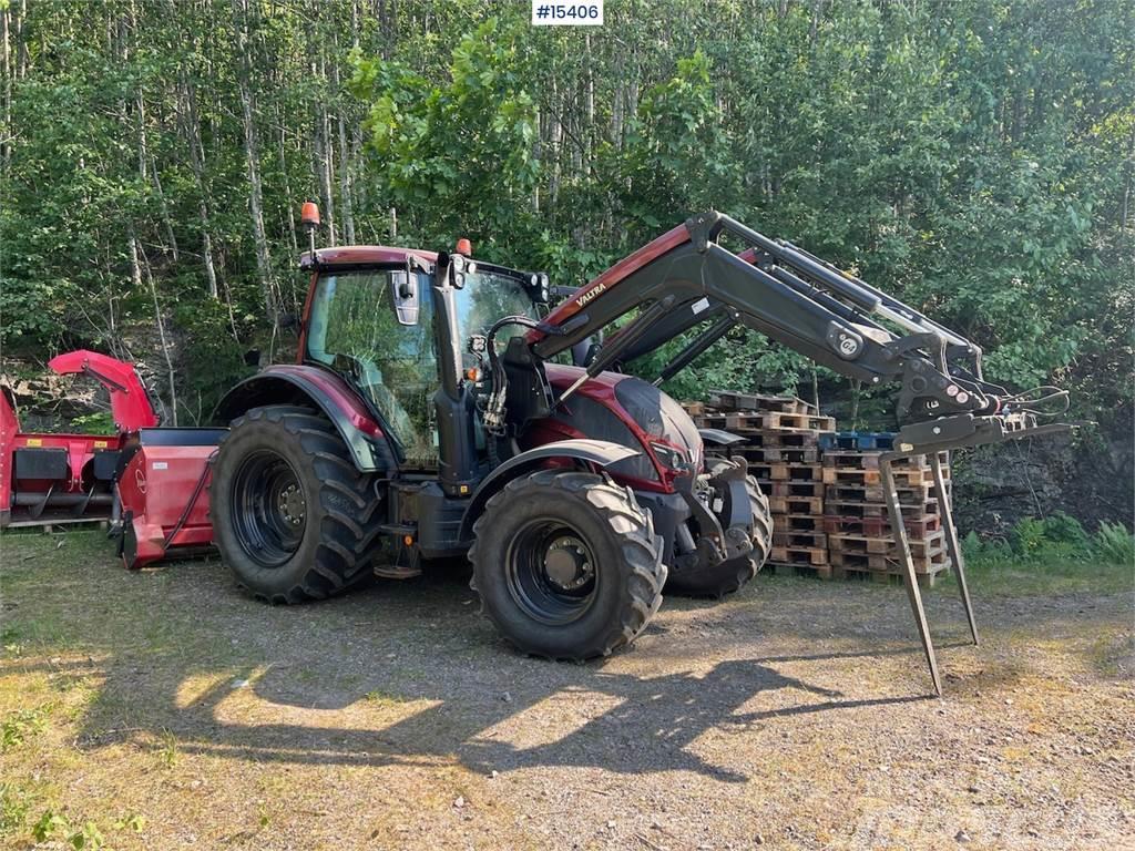 Valtra N104 w/ front loader Tractores