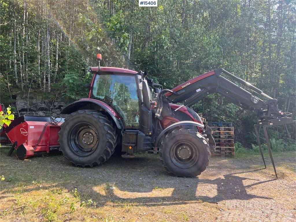 Valtra N104 w/ front loader Tractores