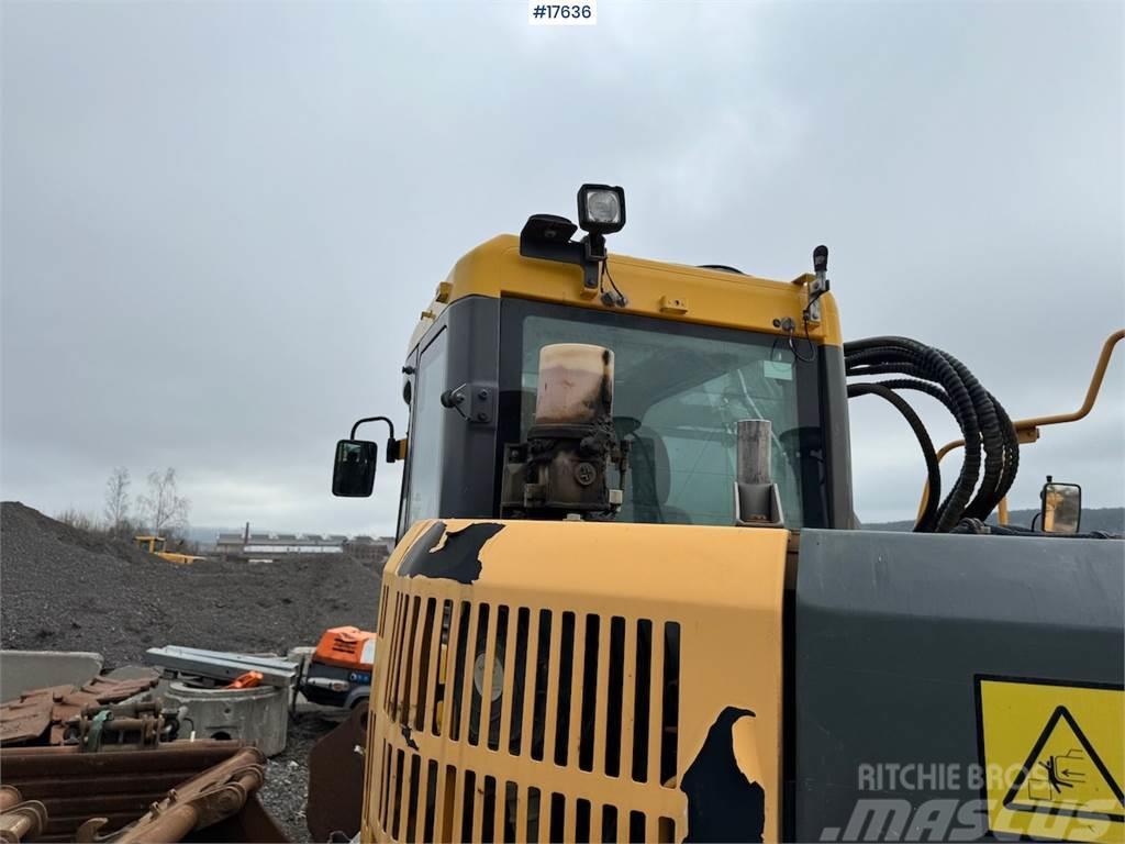 Volvo ECR235CL Tracked excavator w/ bucket and tilt Excavadoras de cadenas