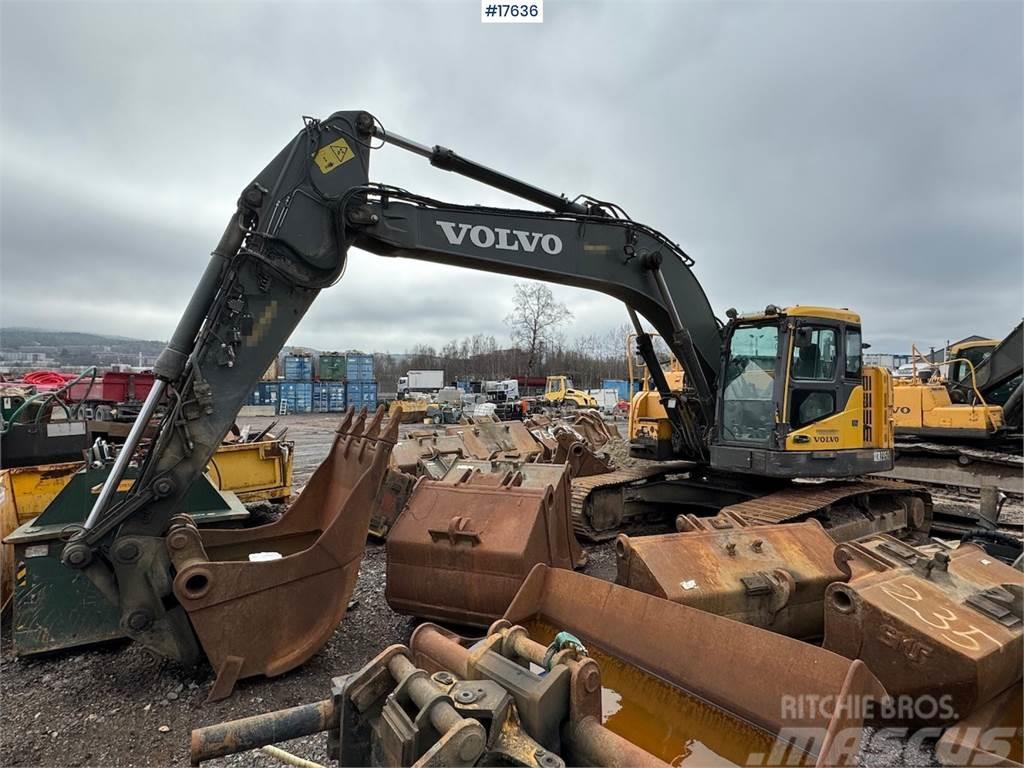Volvo ECR235CL Tracked excavator w/ bucket and tilt Excavadoras de cadenas