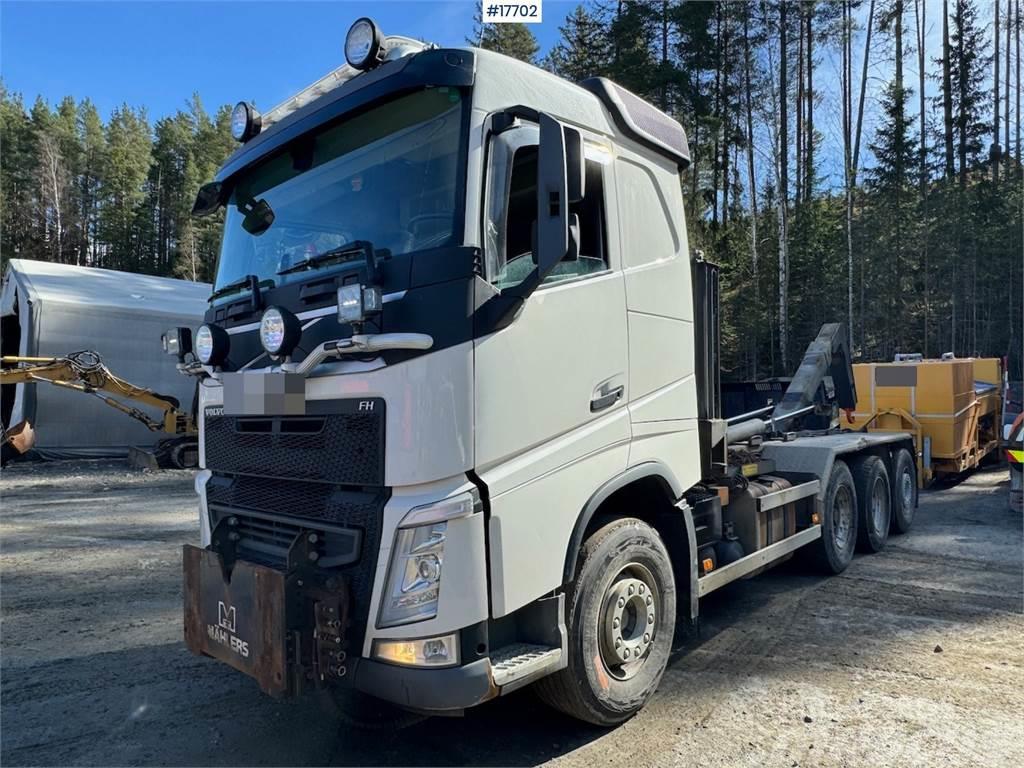 Volvo Fh 540 8x4 plow rigged hook truck w/ crane hydraul Camiones polibrazo