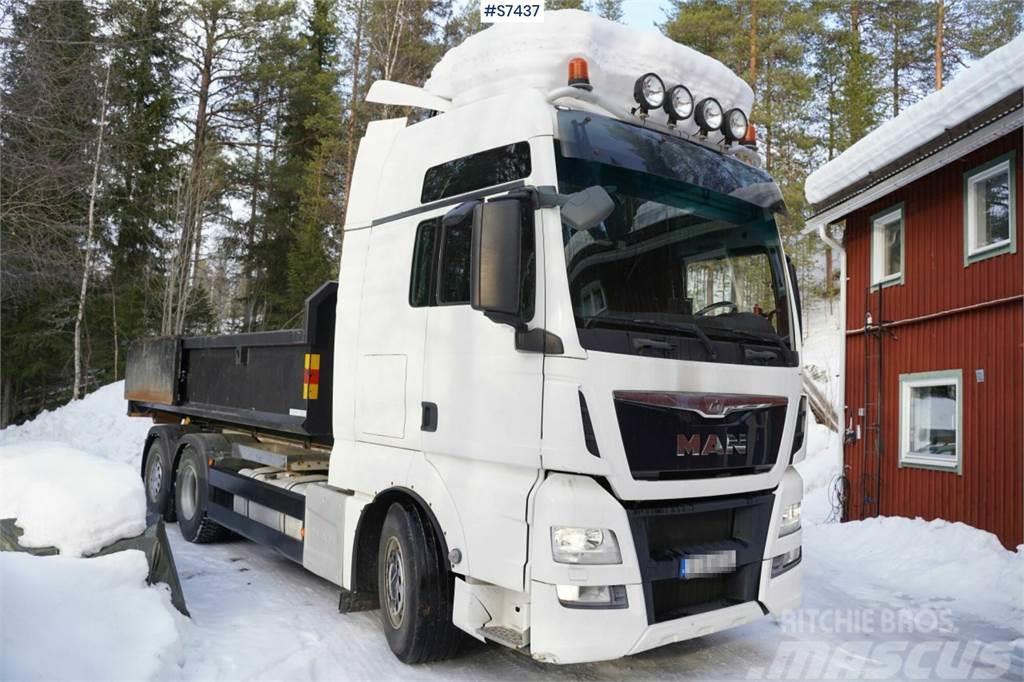MAN TGX26.480 6x2 Hook truck with flat bed Camiones polibrazo