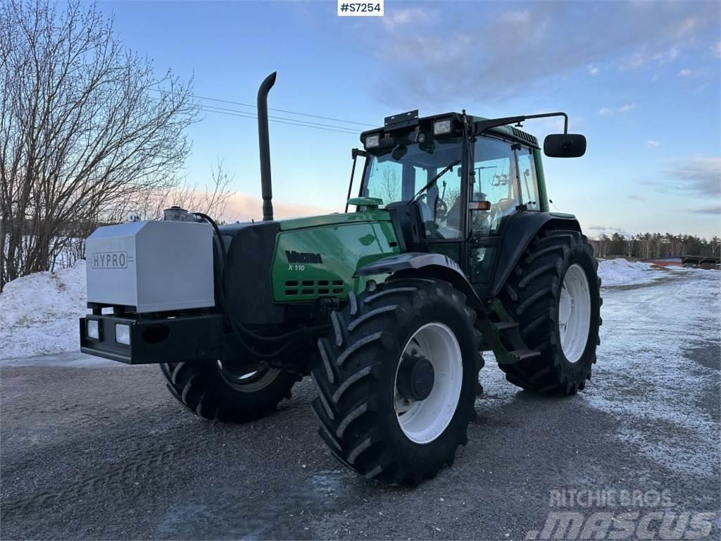 Valtra X110 waiststeering tractor with twintrac Tractores