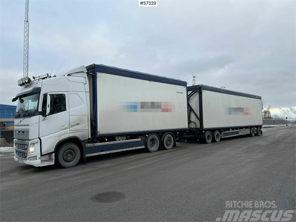 Volvo FH 6x2 wood chip truck with trailer Camiones caja cerrada