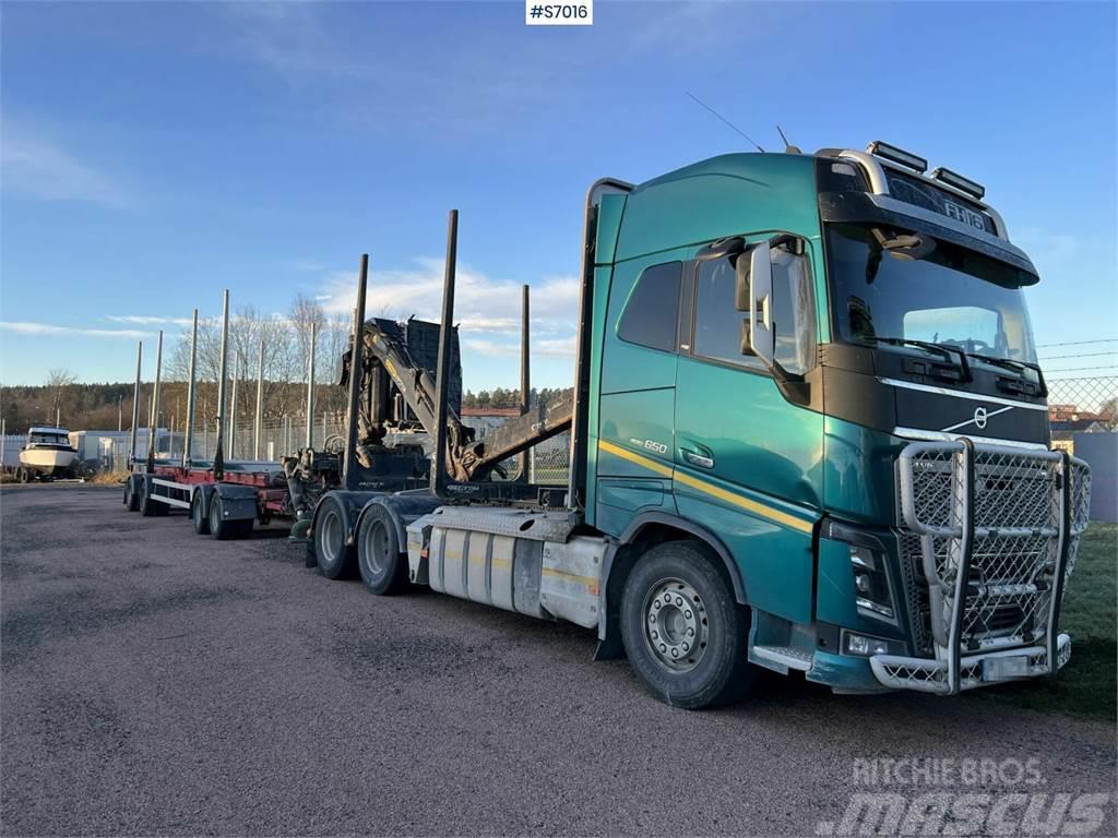 Volvo FH16 Timber truck with trailer and crane Transporte de madera