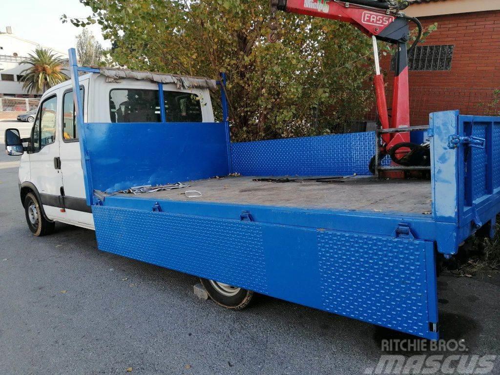 Camion Iveco Daily Doble Cabina con Pluma Otros camiones