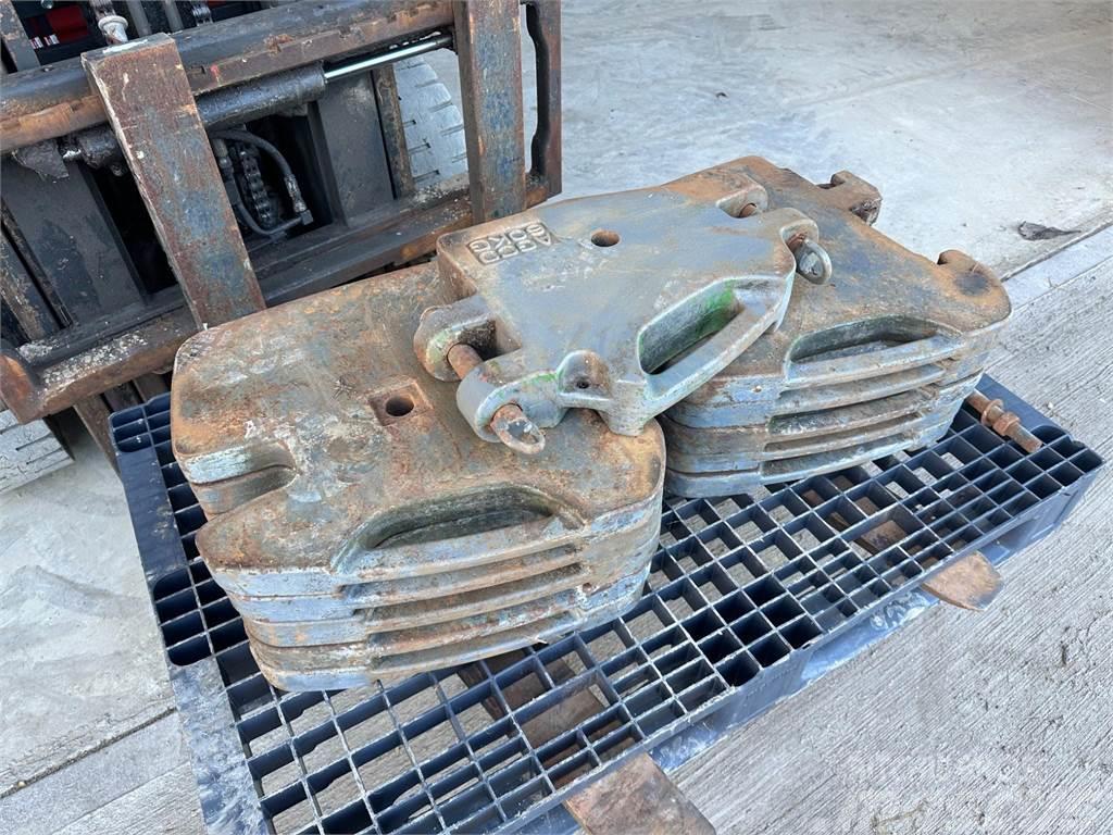 Massey Ferguson Set of front weights with centre tow weight Contrapeso delantero