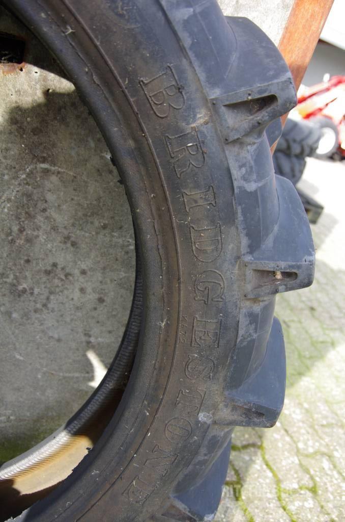 Bridgestone 7.00 R 24 Neumáticos, ruedas y llantas