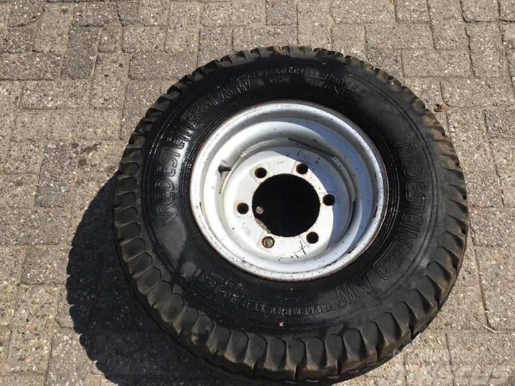 Vredestein 11.5/80R15.3 op 6 gaats velg Neumáticos, ruedas y llantas