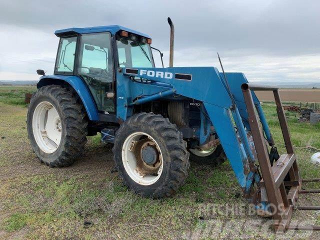 New Holland 7740 MFWD Tractor w/ loader Tractores