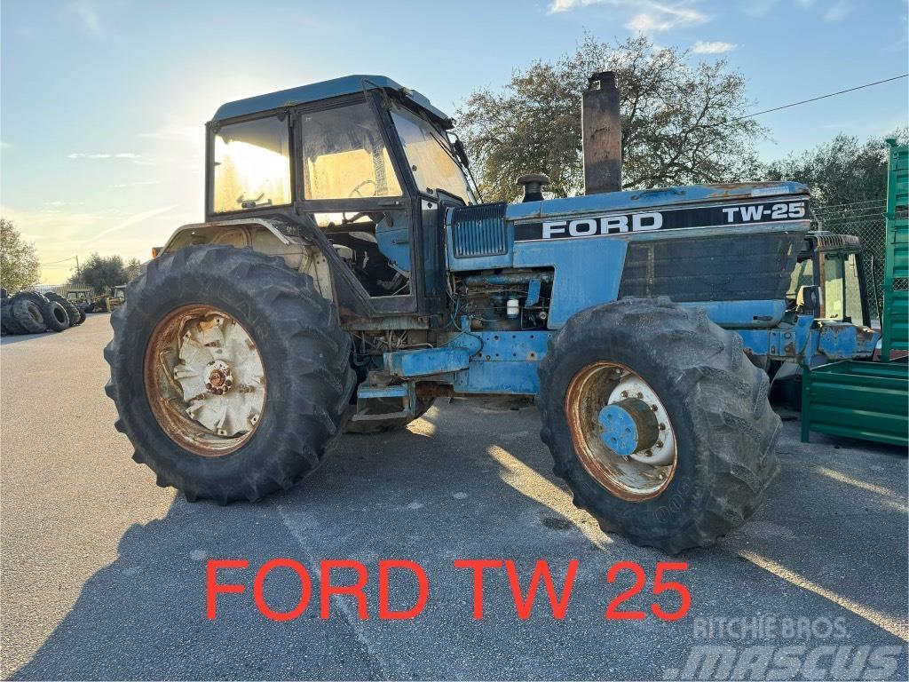 Ford / New Holland TW25 Tractores
