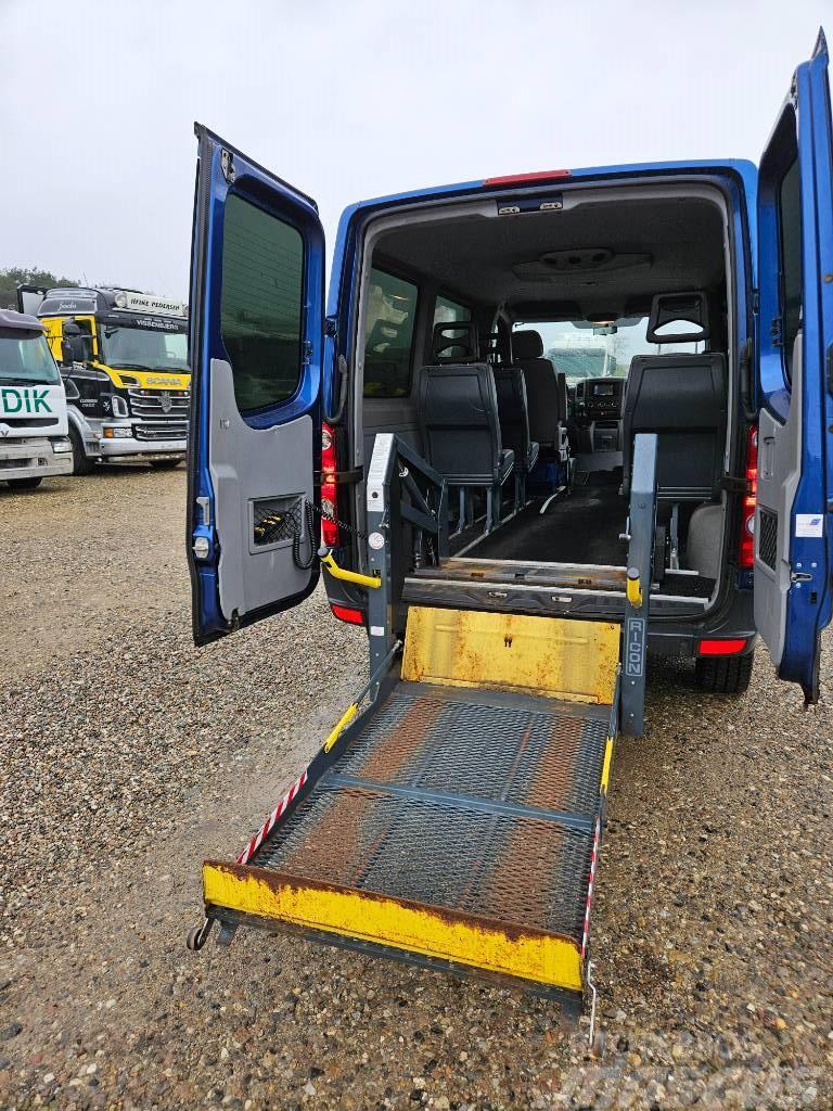 Volkswagen Crafter 2.5 TDI with lift for wheelchair Mini autobuses