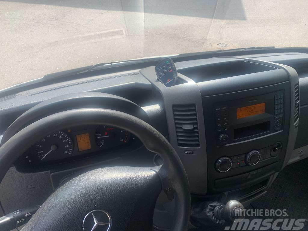 Mercedes-Benz Sprinter 313 CDI Pakettiauto umpikori + TL Nostin Furgonetas de caja cerrada