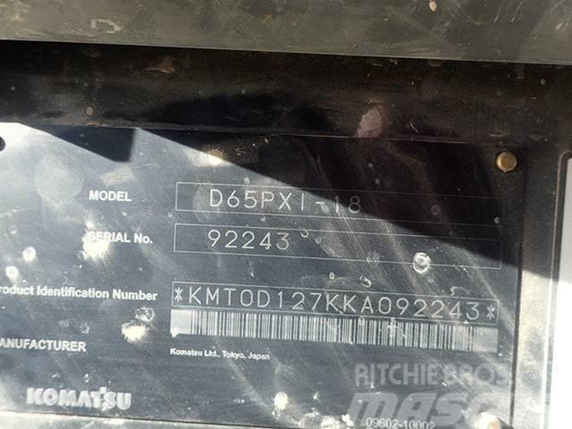Komatsu D65PXi-18 Buldozer sobre oruga