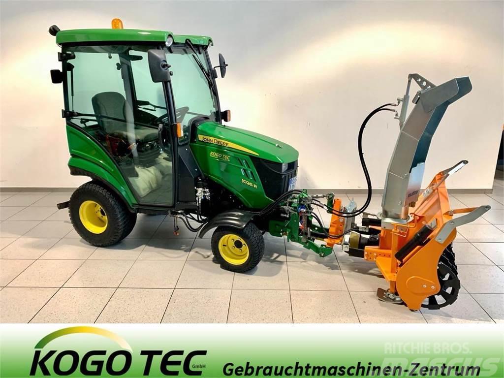 John Deere 1026R mit Matev Schneefräse Tractores compactos