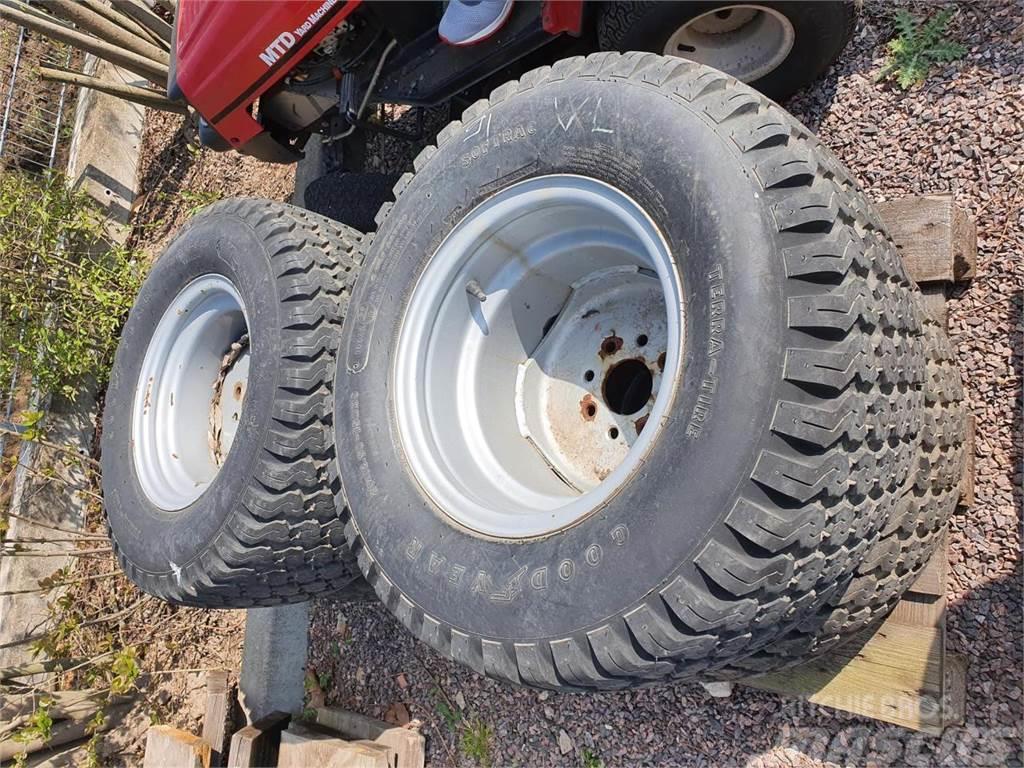 Goodyear 29x12.50-15 x4 Neumáticos, ruedas y llantas
