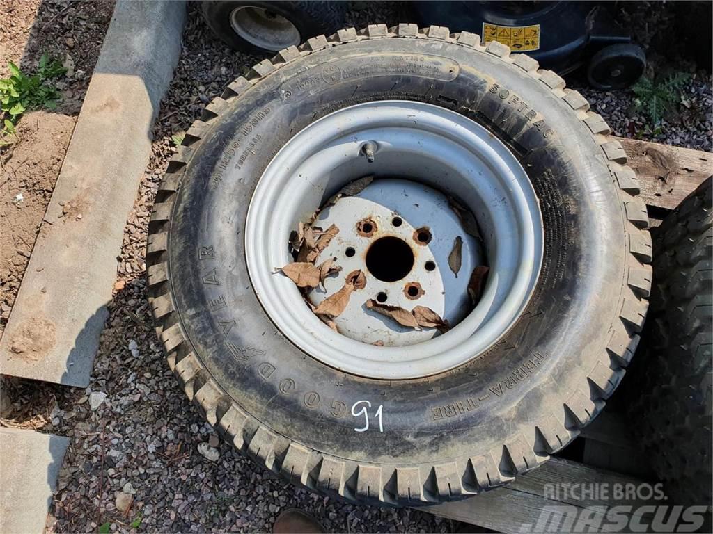 Goodyear 29x12.50-15 x4 Neumáticos, ruedas y llantas