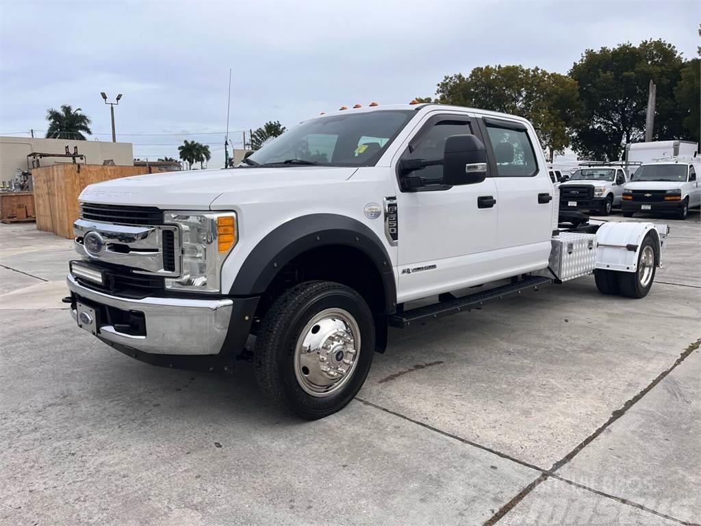 Ford F-550 SD CREW CAB *DIESEL 5TH WHEEL HAULER HOT SHO Camiones chasis
