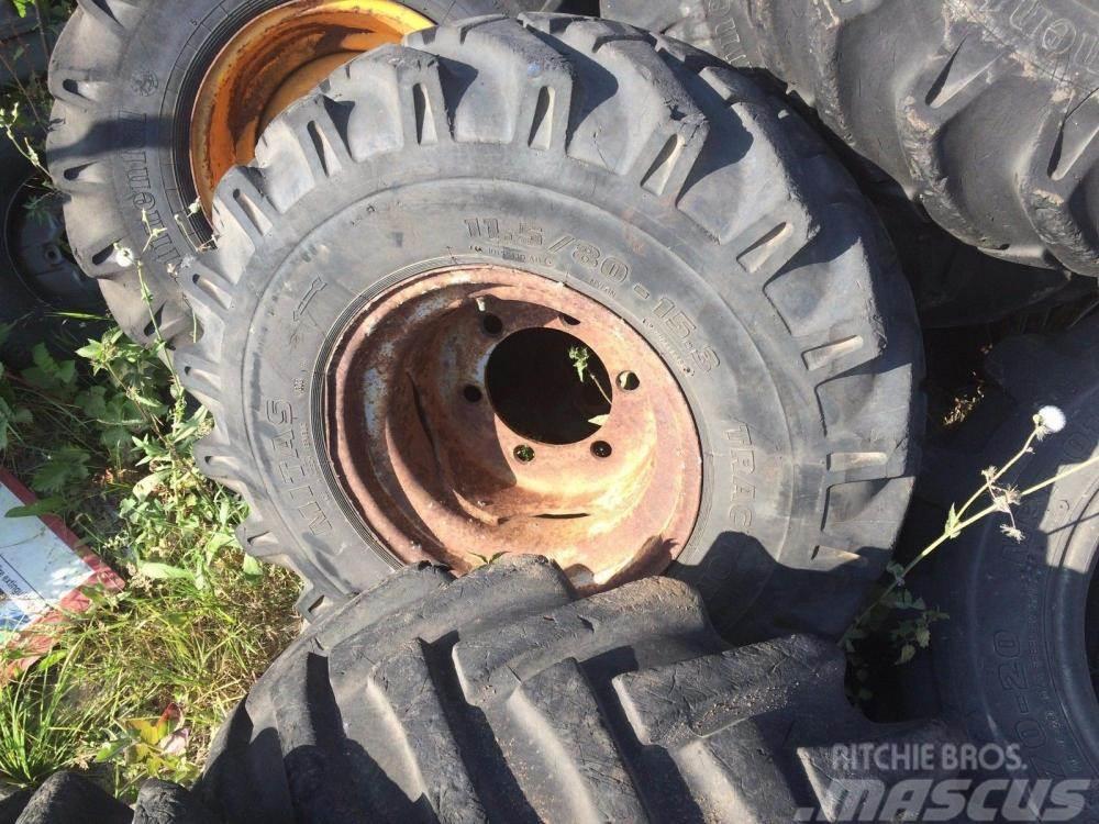  Dumper wheel and tyre 11.5/80 - 15.3 £60 plus vat  Neumáticos, ruedas y llantas