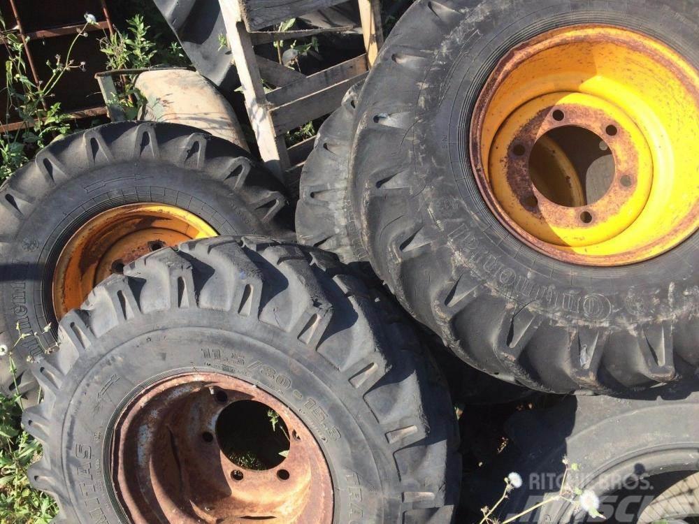 Dumper wheel and tyre 11.5/80 - 15.3 £60 plus vat  Neumáticos, ruedas y llantas