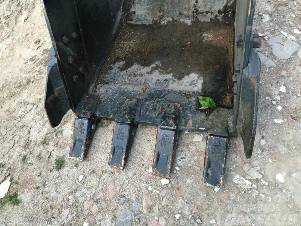  Excavator Bucket Large 60 mm pins £650 plus vat £7 Otros componentes
