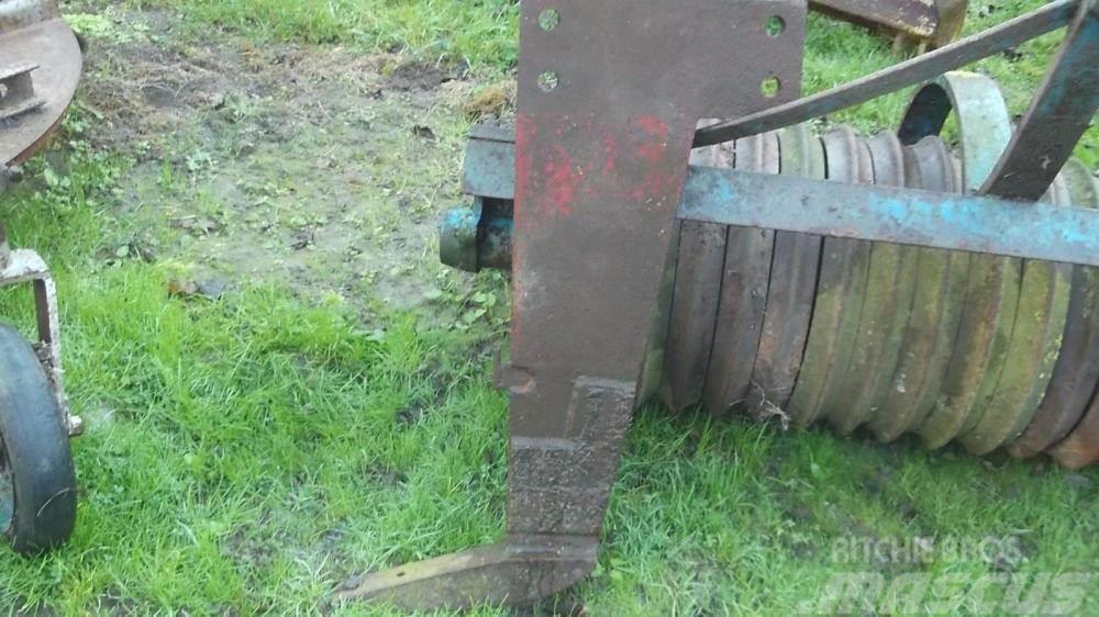  Mole plough / subsoiler - £480 Arados fijos suspendidos
